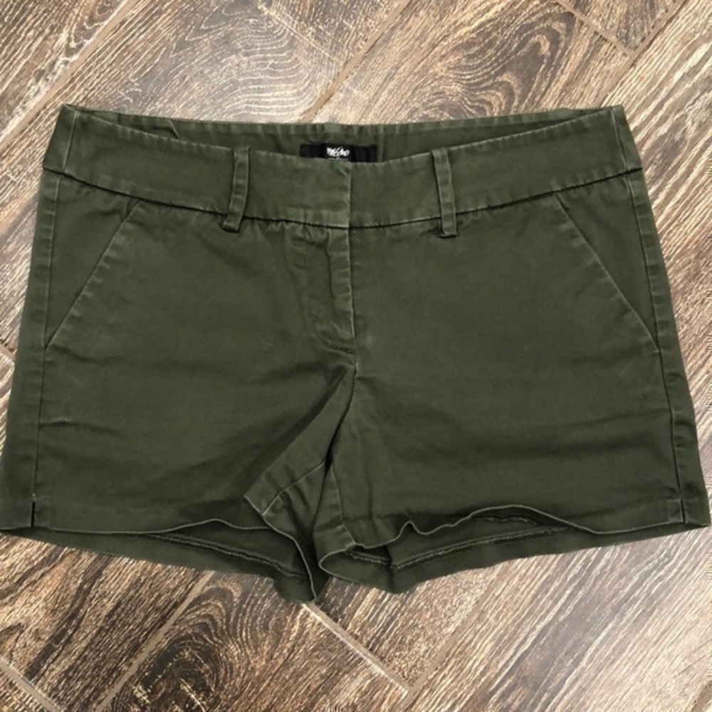 Massimo Green Shorts Size 8